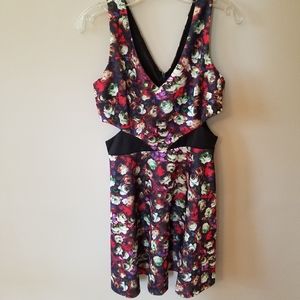 Jealous Tomato dress. Floral print. Cut outs